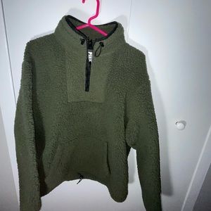 Victoria’s Secret Pink Green/Hunter Green/Olive Sherpa.  Size Medium. used